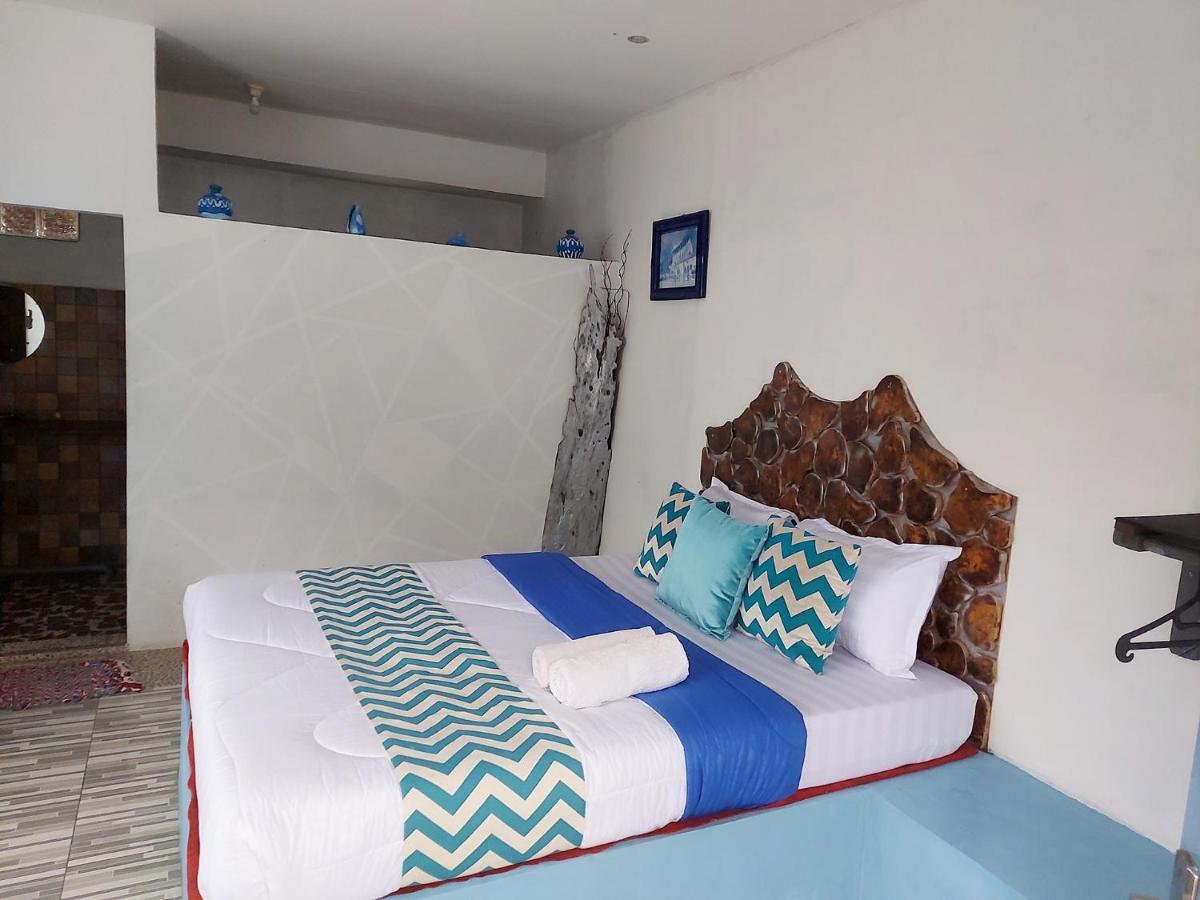 Blue Coral Homestay Karimunjawa Exterior foto