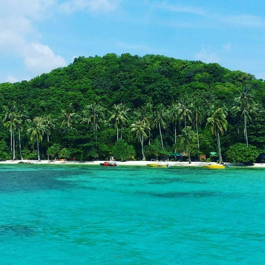 Blue Coral Homestay Karimunjawa Exterior foto